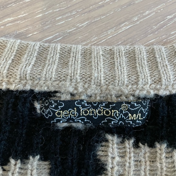 Cozy tiger print sweater - Picture 2 of 5